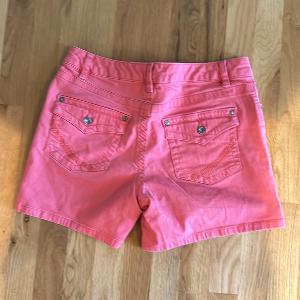 Shorts - Picture 3 of 3